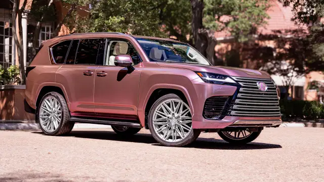 Новият Lexus Glam LX: Кич, който крещи за внимание