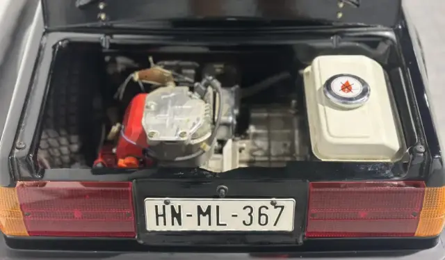 Продадоха най-малкото BMW E30 в света