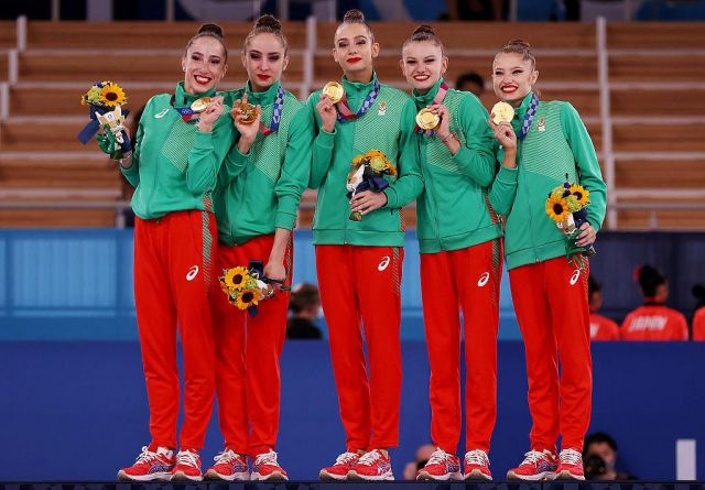  Обличат в злато сребърния орден на Дина Аверина 