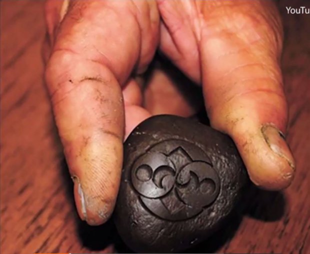 Странен камък от Розуел пощури феновете на НЛО (ВИДЕО)