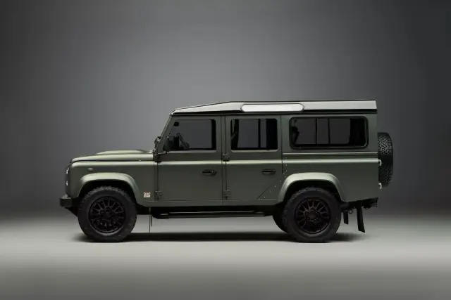 Land Rover преобрази класическия Defender с нов двигател, свежа визия и съвременни технологии