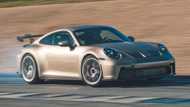 Porsche показа как прави най-специалните 911-ки (ВИДЕО)