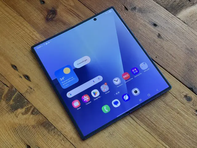 Тествахме новия сгъваем флагман на Samsung - заслужава ли си в действителност?