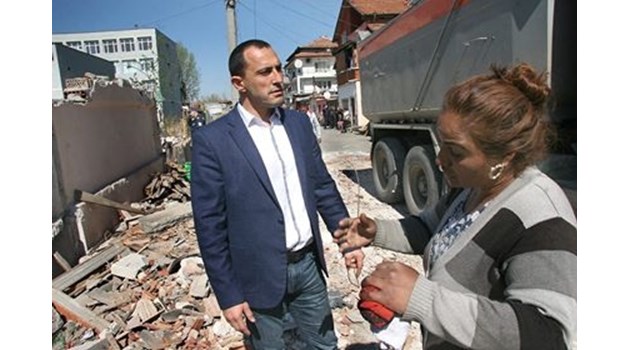 Продължава събарянето на постройки в пловдивската "Шекер махала" (СНИМКИ)