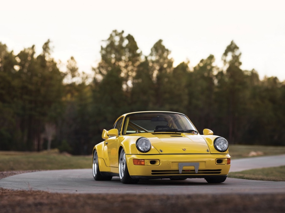 Продават се 12 Porsche-та 911 накуп