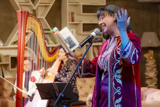 Премиерата на „Цвете от куршуми“ препълни „Перото“ в НДК (ВИДЕО)