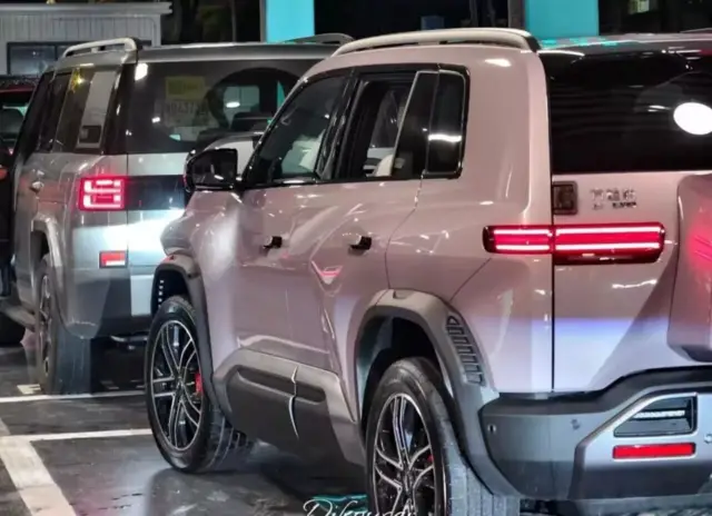 Новите зарядни станции на BYD приличат на бензиностанции… и работят толкова бързо