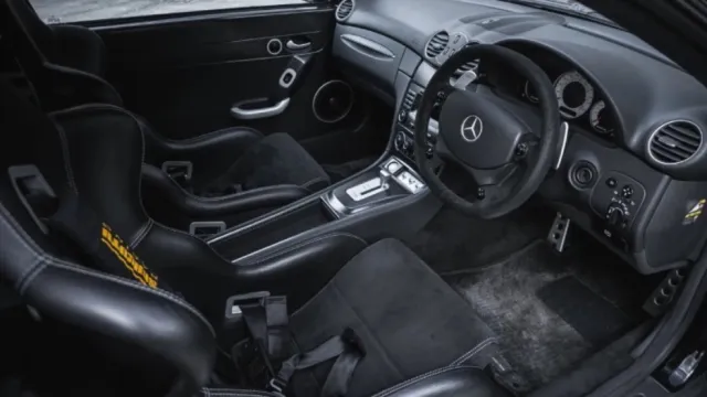 Продава се лимитирания Mercedes CLK DTM AMG на Дженсън Бътън