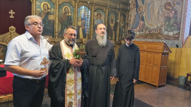 С молебен в храма Св. Георги започна кампанията си Ангел Папазов (ВИДЕО)