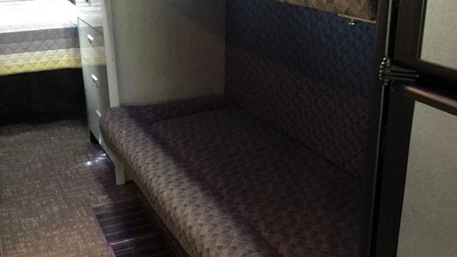  Автобусът на Принс отива на търг 