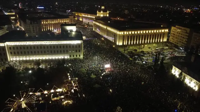 Цветан Цветанов: Бойко Борисов държи ГЕРБ като заложник | ФАКТИ.БГ Цветан Цветанов: Бойко Борисов държи ГЕРБ като заложник