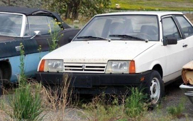 Автомобилно гробище от Лади, но... зад Океана