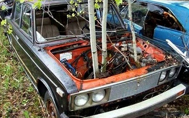 Автомобилно гробище от Лади, но... зад Океана