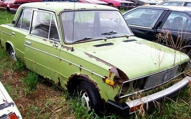 Автомобилно гробище от Лади, но... зад Океана