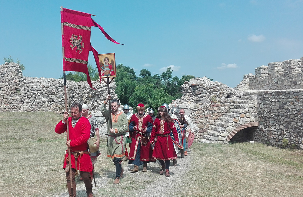 Средновековието възкръсна в българска крепост (СНИМКИ)