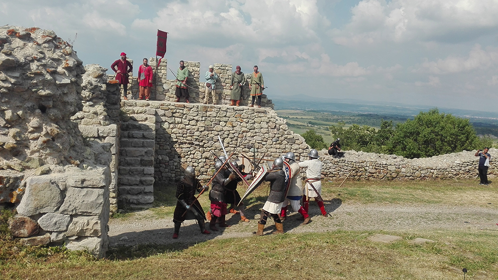 Средновековието възкръсна в българска крепост (СНИМКИ)