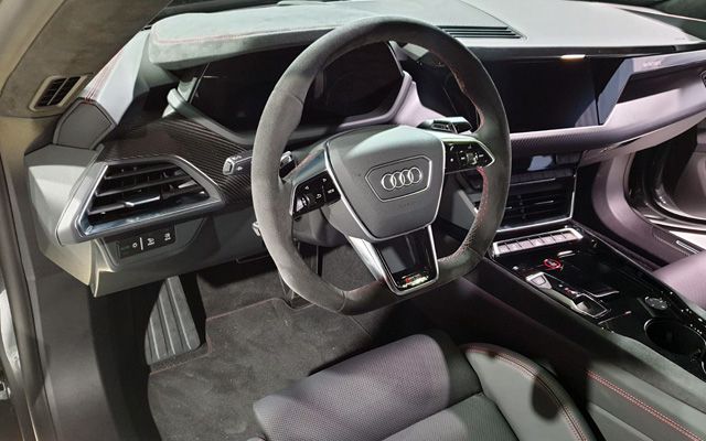 Audi показа в България най-мощната си кола... с цена от 360 000 лв.! 