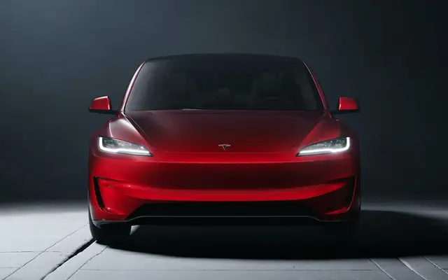 Още по-мощна и по-бърза: Представяме ви най-наточената Tesla Model 3