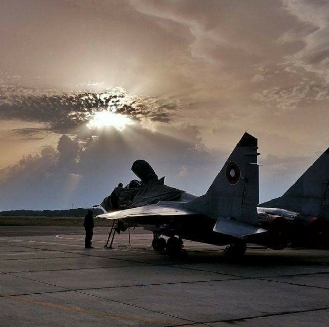 Бетина Дикова: Тежката орис да си военен водач в България | ФАКТИ.БГ Бетина Дикова: Тежката орис да си военен водач в България