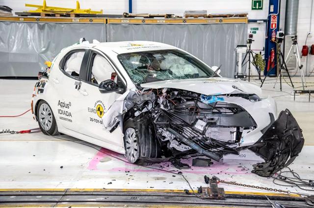  Toyota Yaris стана първият автомобил, издържал краш тест по новите правила (ВИДЕО) 