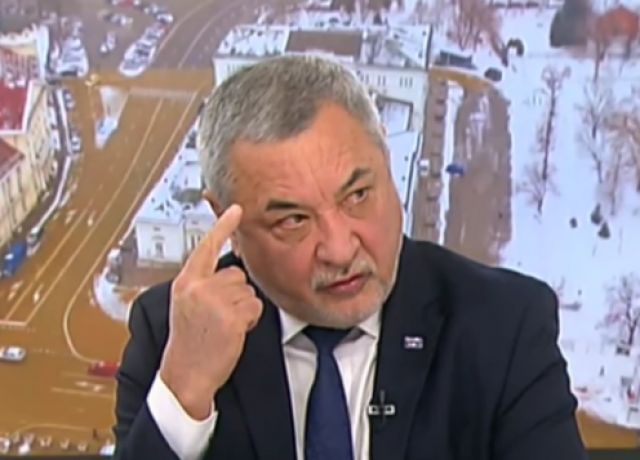  Валери Симеонов сподели в народен ефир жеста, изработен пред протестиращите 