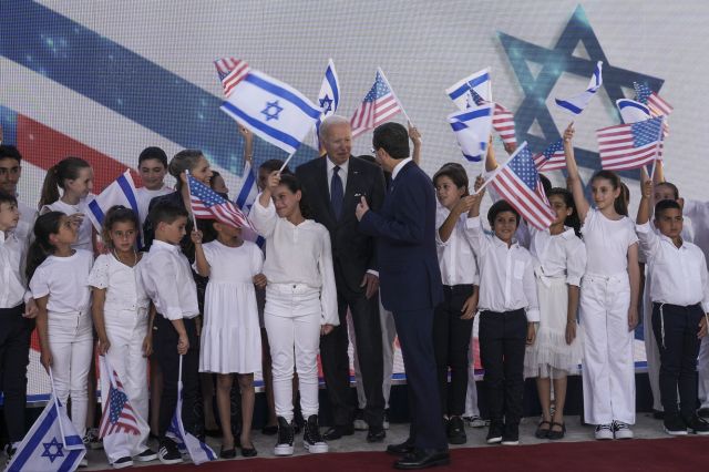 Байдън беше радушно приет от израелския президент