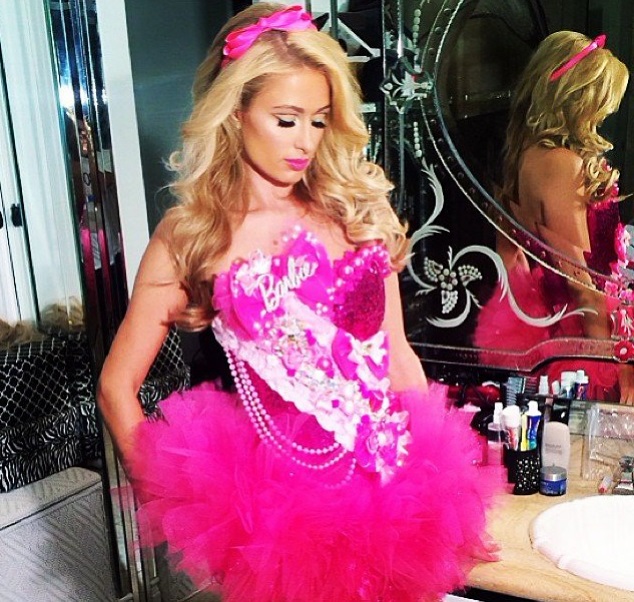 Русалката Парис Хилтън разпали страстите с голи СНИМКИ и ВИДЕО