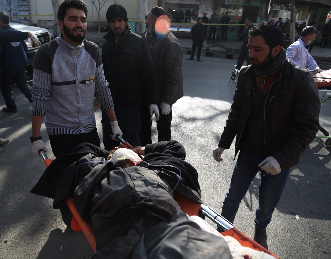 Най-малко 40 убити при мощен взрив в Кабул