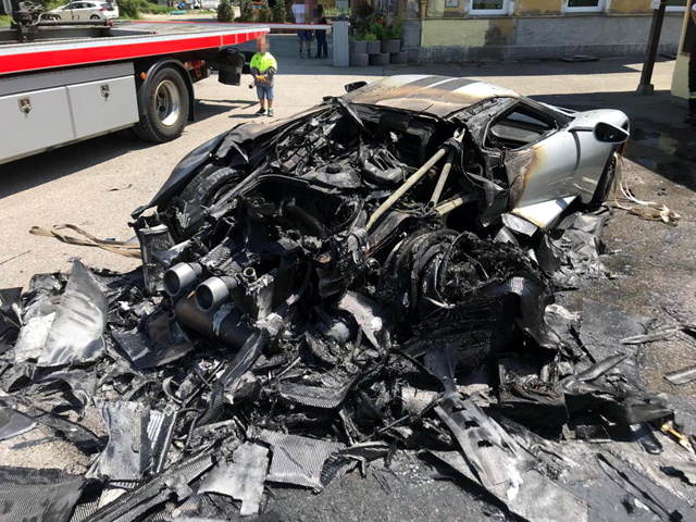 Ford GT изгоря минути след покупката