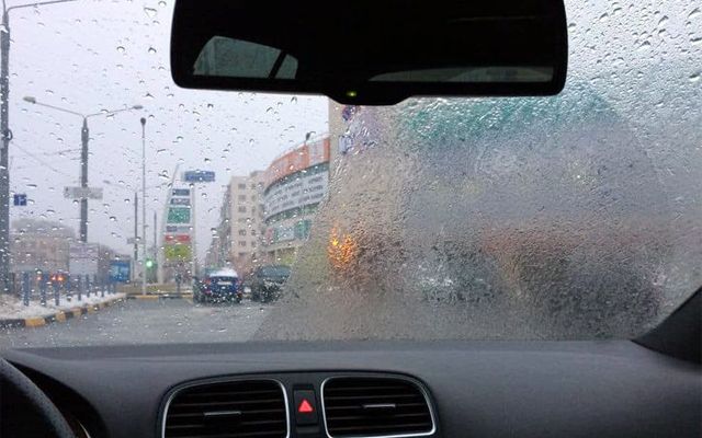 Почему умные водители используют зимой препараты «против дождя» - 2