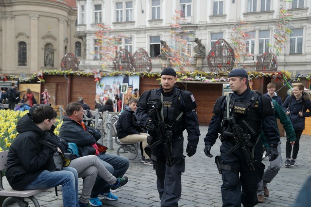 12 април: Светът в снимки