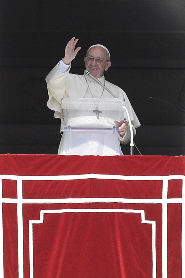 Папа Франциск - новата суперзвезда в Twitter