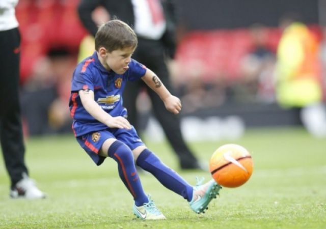  Синът на Рууни подписа първия си контракт с Манчестър Юнайтед 