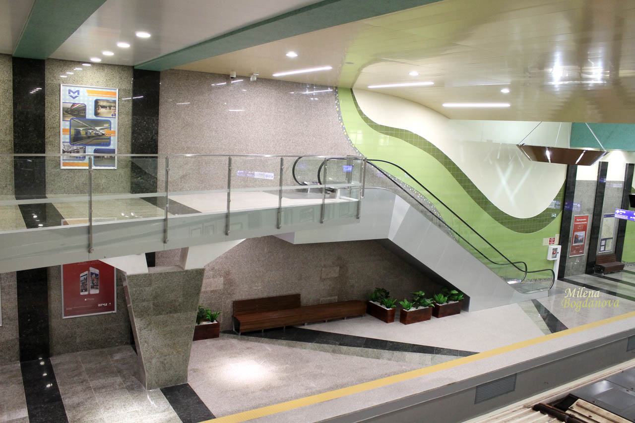 Първата метростанция с топла връзка с мол (СНИМКИ)