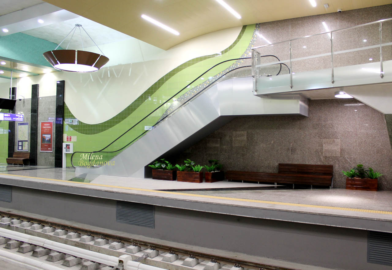 Първата метростанция с топла връзка с мол (СНИМКИ)