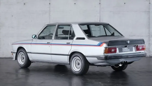 Ранен предшественик на BMW M5 излиза на търг с шестцифрена сума