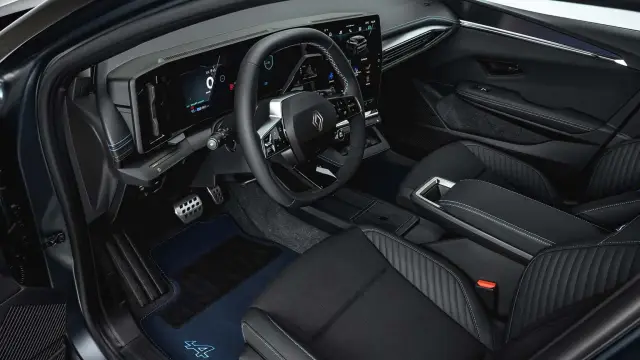 Нова визия и по-голям пробег за обновения Megane E-Tech