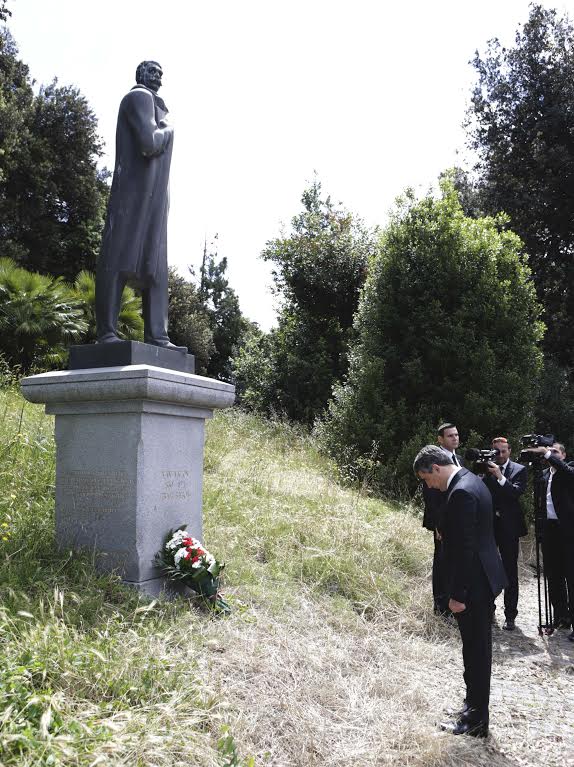 Папата поиска от българските политици да работят за обикновения човек