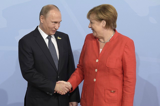 В Берлин: Поставете Путин на мястото му