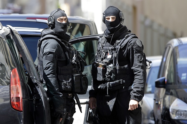 Ислямска държава готвела клане на изборите във Франция (СНИМКИ)