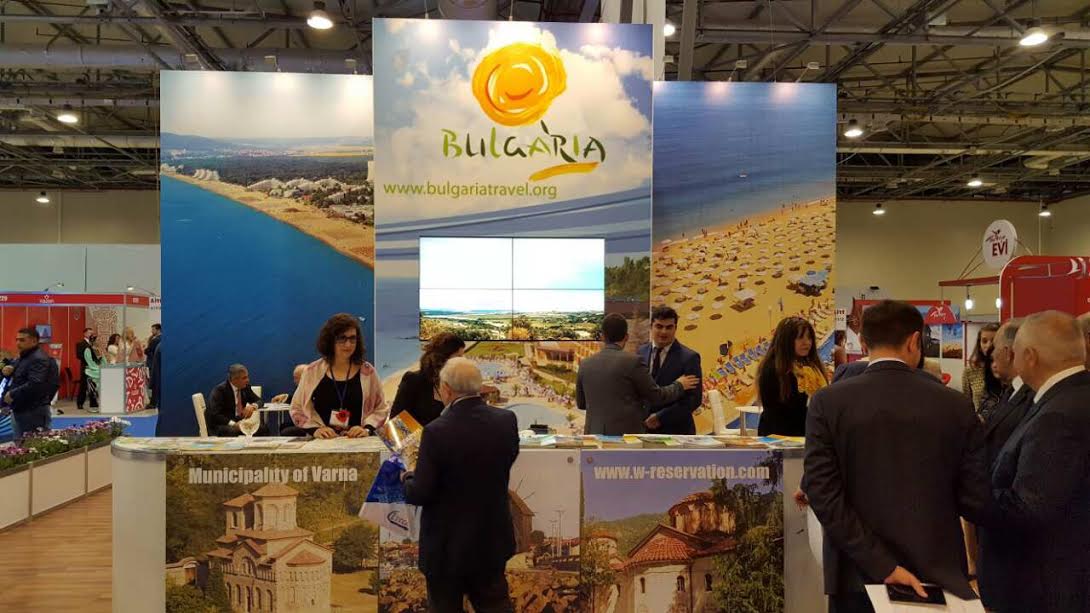 Президентът на Азербайджан посети българския щанд в Баку