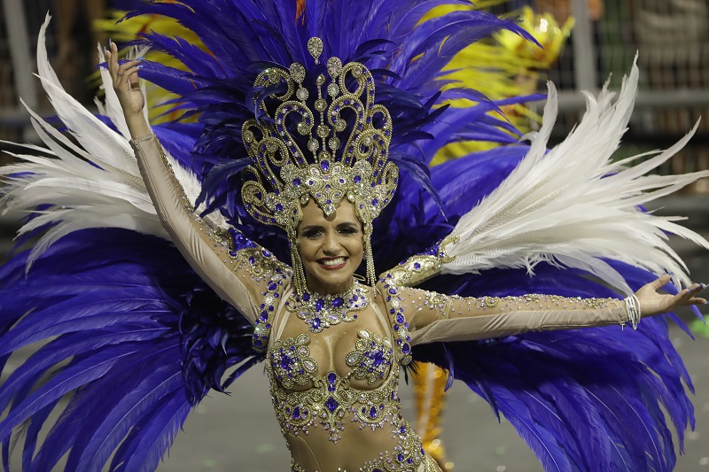Шумни тържества и бляскаво шоу: Откриха карнавала в Рио (СНИМКИ)