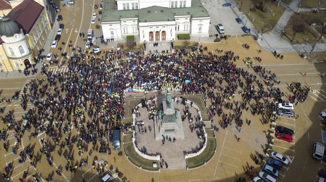  Вижте митинга на чиновниците в Министерство на вътрешните работи отвисоко (СНИМКИ) 