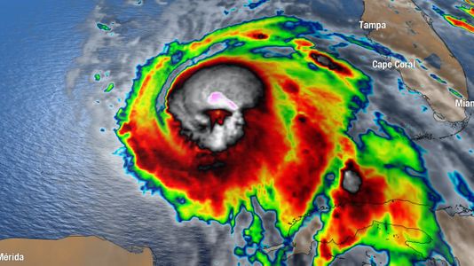 Мистичен знак се появи на спътникова СНИМКА на урагана Майкъл