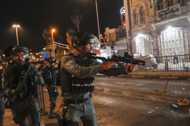 Над 90 ранени при нови конфликти в Ерусалим (СНИМКИ) | ФАКТИ.БГ Над 90 ранени при нови конфликти в Ерусалим (СНИМКИ)