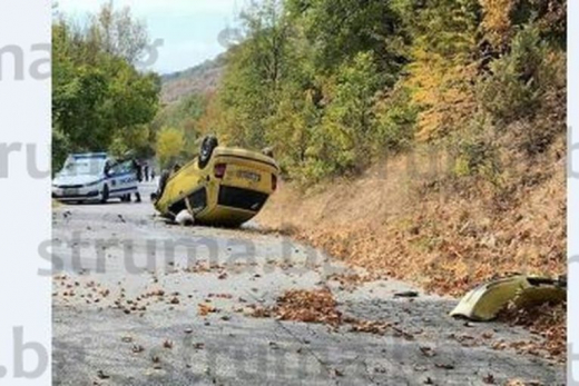 Таксиметров шофьор загина, преобръщайки се край Сандански
