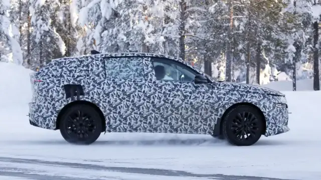 Първи поглед към най-луксозната Lancia