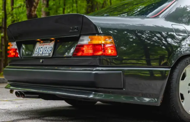 Продава се най-скъпият Mercedes от култовата серия W124