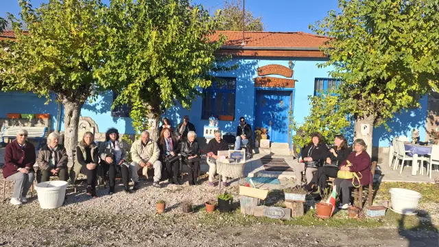 Стихотворение на Ваня Петкова изписаха на стената в читалището на с. Бяла Река