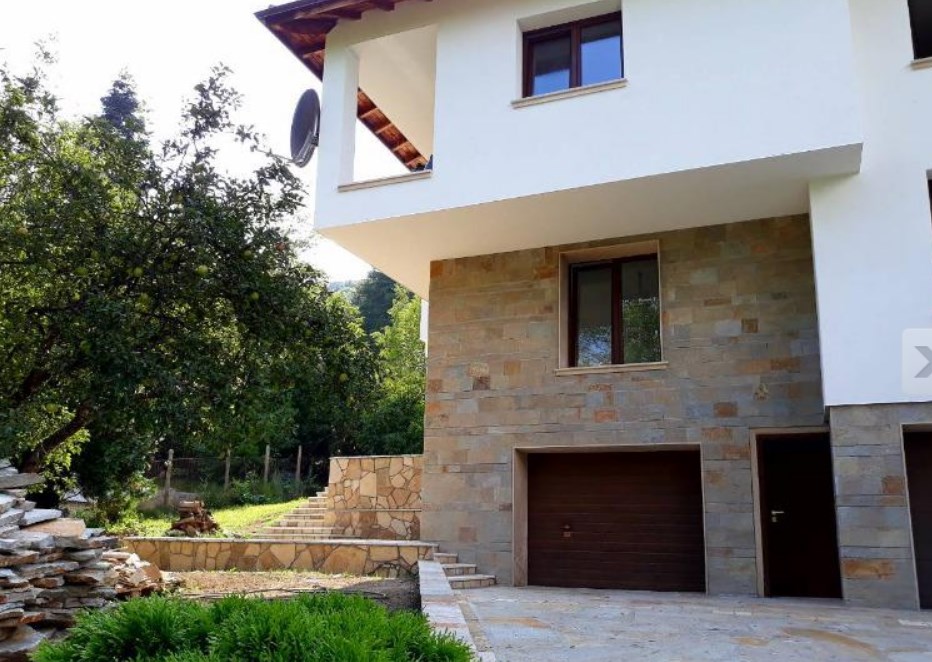 Вдовица на известен български актьор продава къщата му